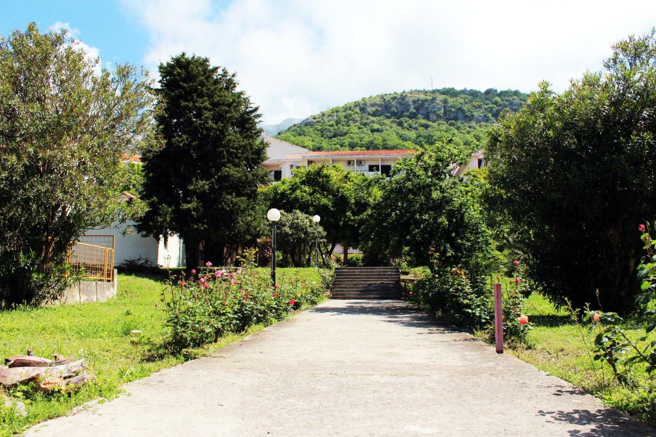 Hotel Sumadija Rafailovici Bečići Luaran gambar